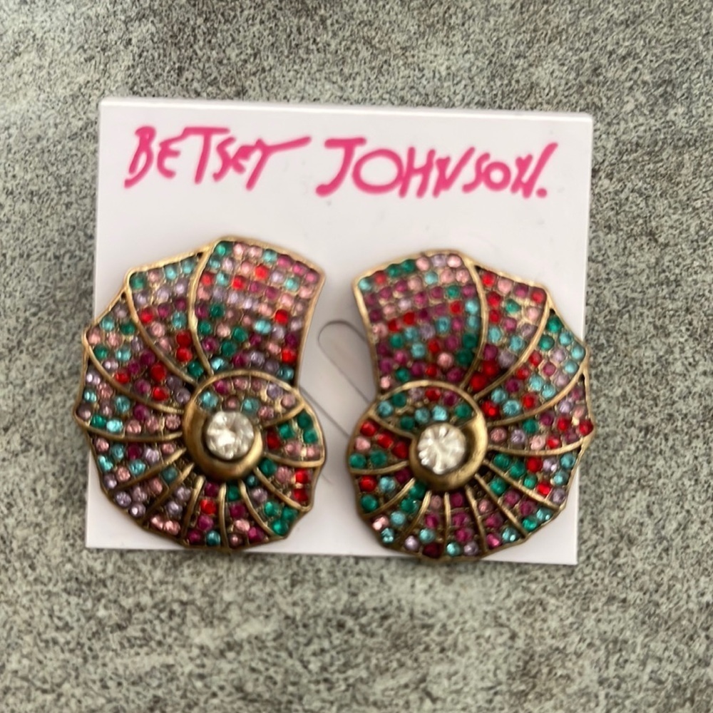 Seashell color rhinestone earrings kitsch